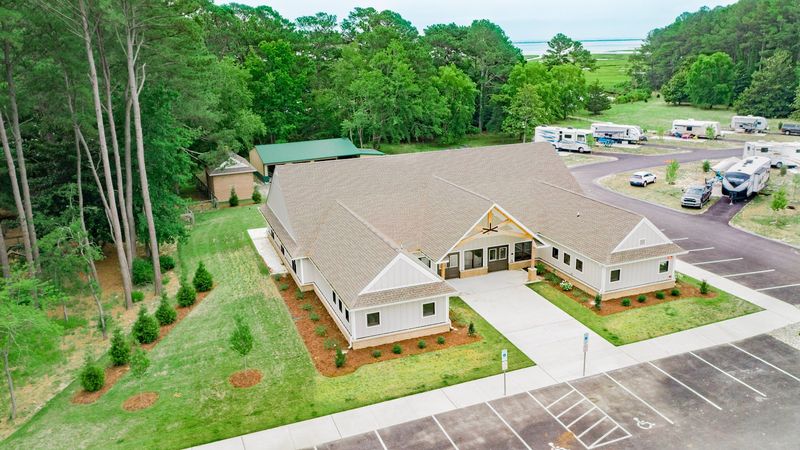 Clean Bathhouses and Well-Maintained Facilities Throughout the Property Clean Bathhouses and Well-Maintained Facilities Throughout the Property