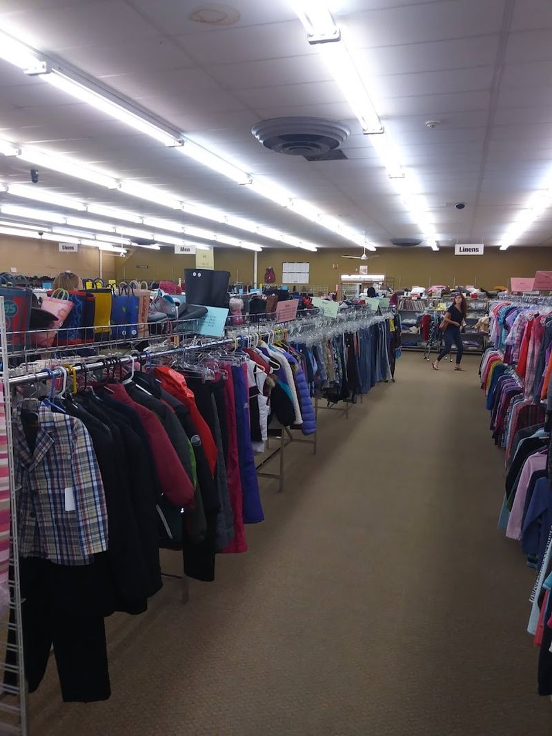 Clothing Racks Organized Well Enough to Actually Enjoy Browsing