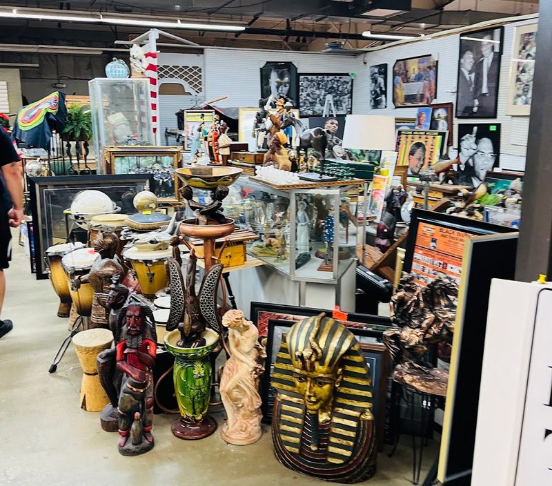 Collingwood Auction & Flea Market - Farmingdale, New Jersey