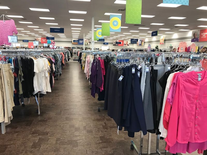 Color-Coded Clothing Racks That Make Shopping Effortless Color-Coded Clothing Racks That Make Shopping Effortless