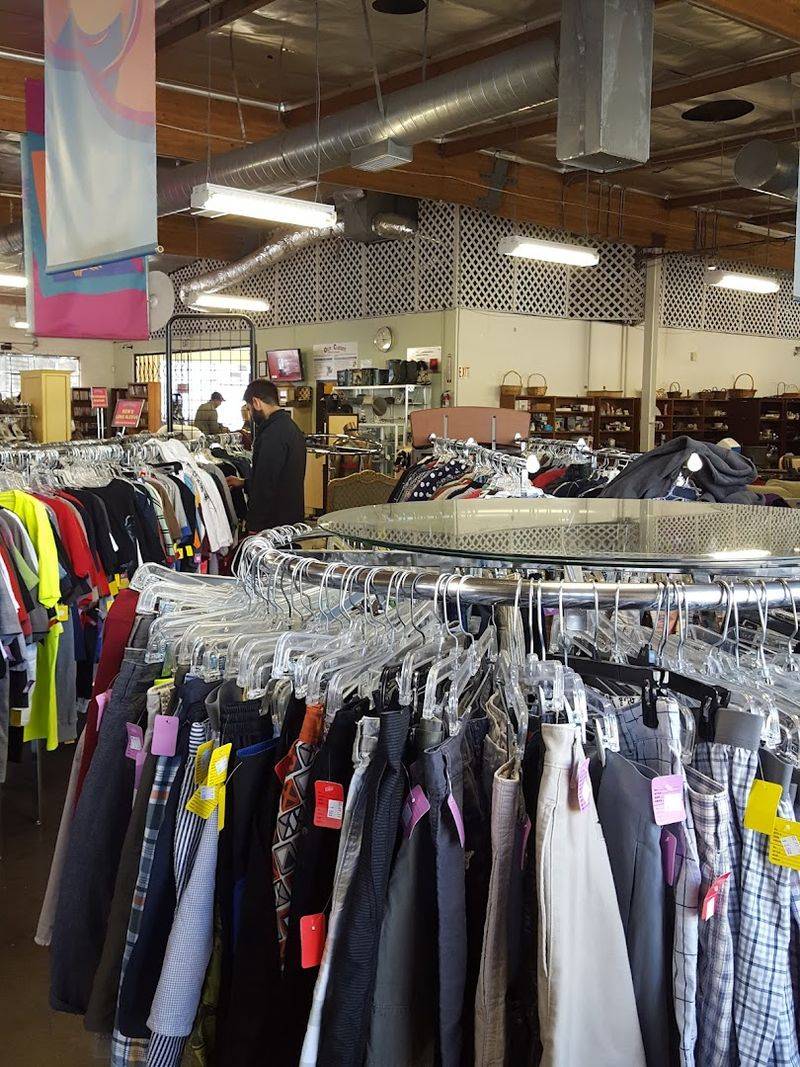 Color-of-the-Week Sales That Make Every Visit Unpredictable Color-of-the-Week Sales That Make Every Visit Unpredictable
