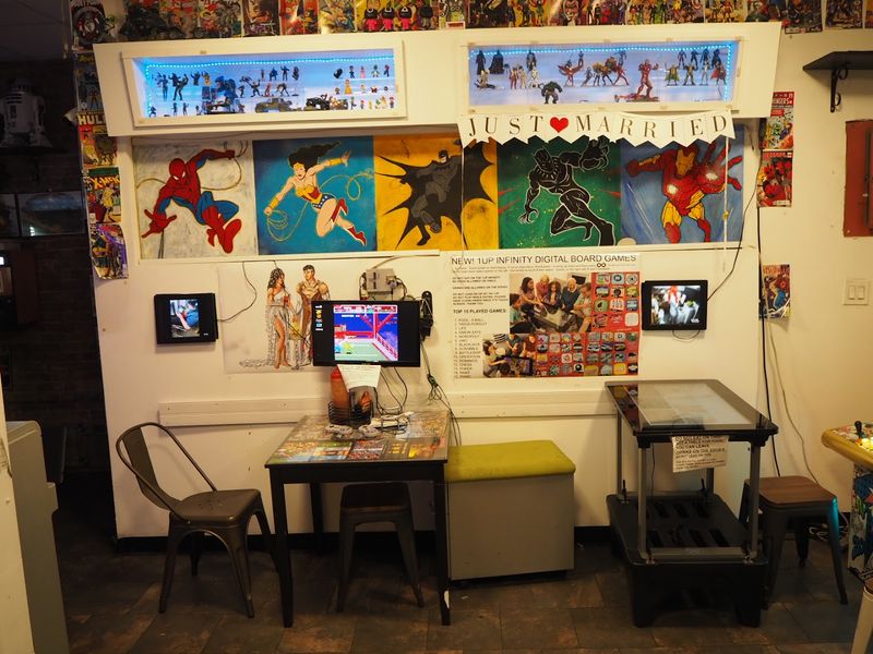 Comic Book Walls That Tell a Thousand Stories Comic Book Walls That Tell a Thousand Stories