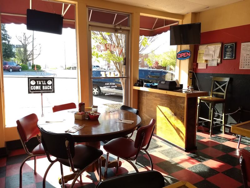 Convenient Hours for Breakfast, Lunch, and Dinner