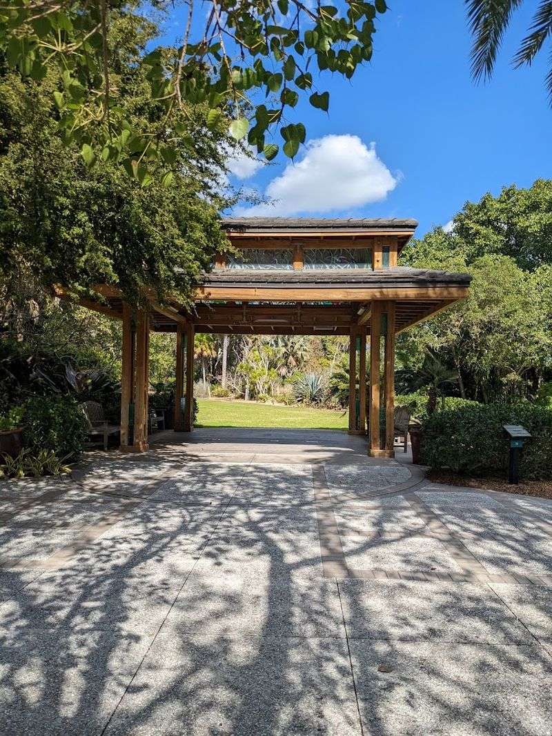 Convenient Parking and Easy Access Convenient Parking and Easy Access
