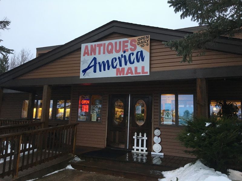 Conveniently Located Right Off the Highway