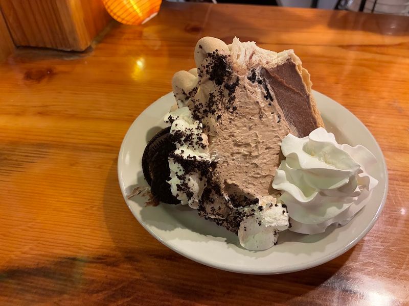 Cookies and Cream Chocolate Pie: Nostalgia in Every Bite