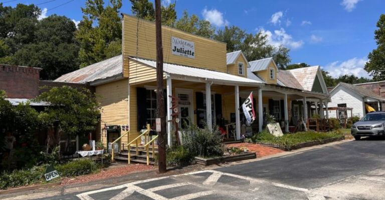 Country Fried Steak Fans Across Georgia Are Making The Drive To This Small-Town Café With A Big Reputation