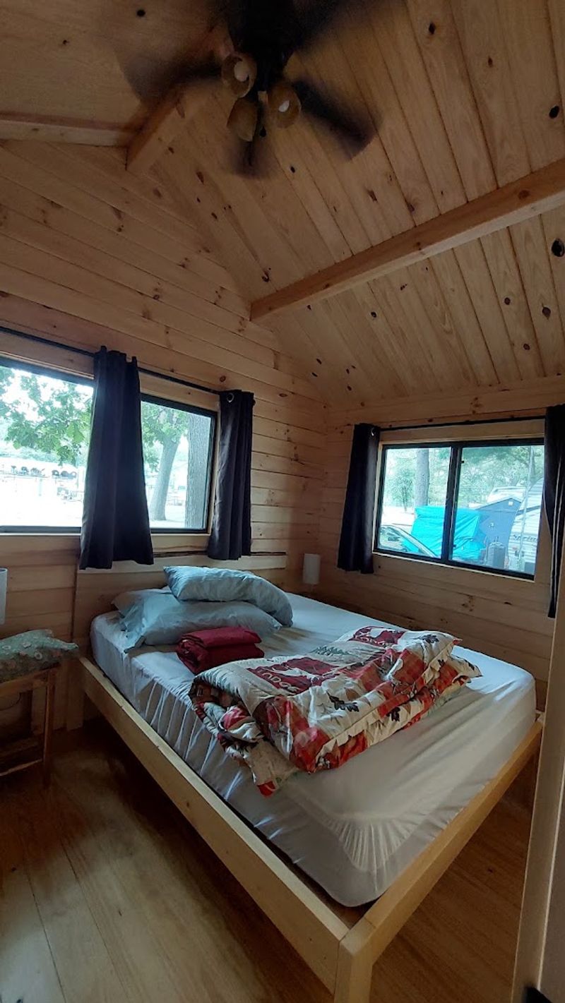 Cozy Cabins That Feel Like a Hotel in the Woods