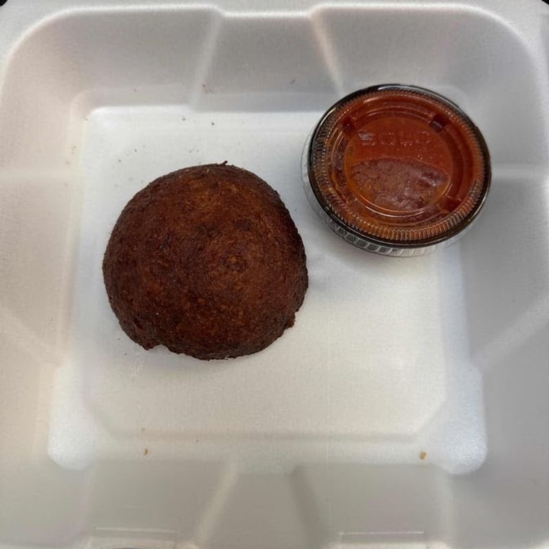 Crab Cakes That Make a Strong Case for Themselves Crab Cakes That Make a Strong Case for Themselves