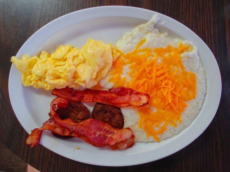 Crispy Bacon That Sets the Bar for Every Diner in Town Crispy Bacon That Sets the Bar for Every Diner in Town