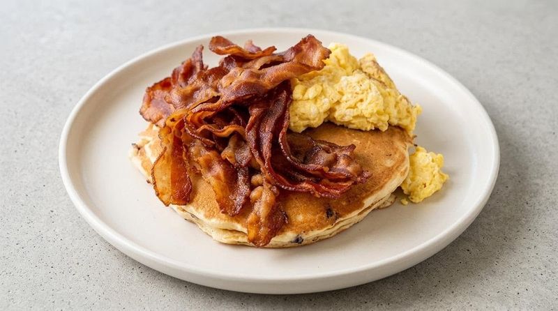 Crispy Bacon and Fluffy Eggs Done the Right Way