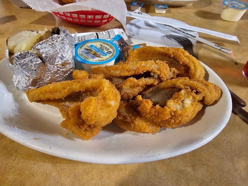 Crispy Fried Catfish That Keeps People Coming Back Crispy Fried Catfish That Keeps People Coming Back