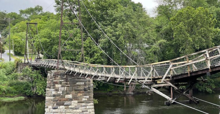 Cross This Spectacular Swinging Bridge In Virginia For An Adventure You’ll Never Forget
