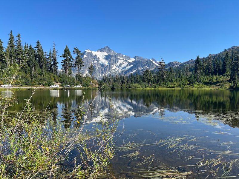 Crystal-Clear Alpine Lakes That Steal the Show Crystal-Clear Alpine Lakes That Steal the Show
