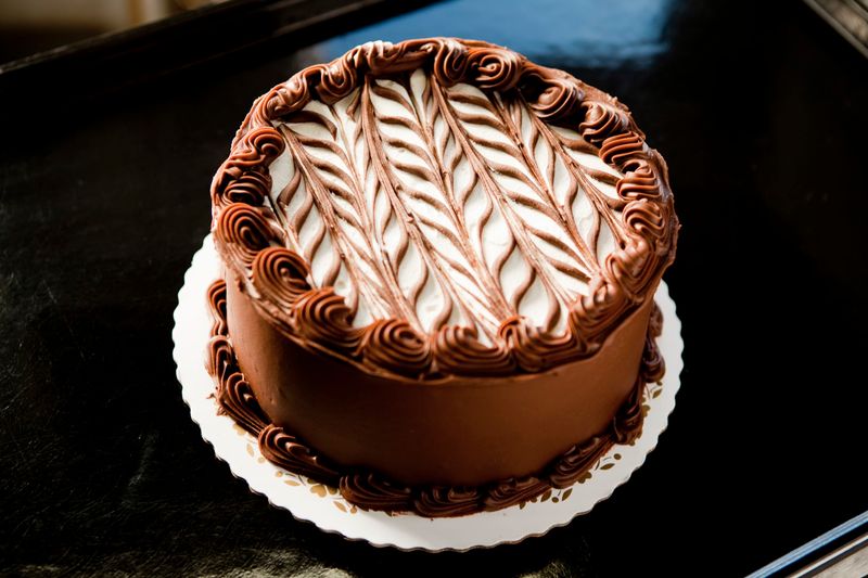 Custom Cakes That Go Way Beyond the Ordinary Custom Cakes That Go Way Beyond the Ordinary