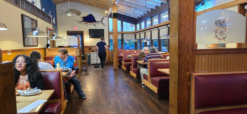 Dining In vs. Ordering Delivery — Know the Difference Dining In vs. Ordering Delivery — Know the Difference
