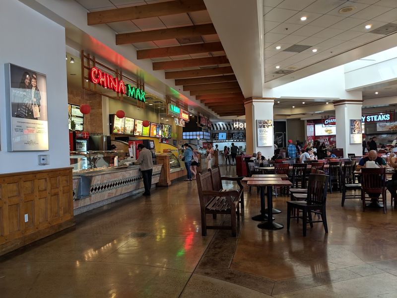 Dining Options to Fuel Your Shopping Marathon Dining Options to Fuel Your Shopping Marathon