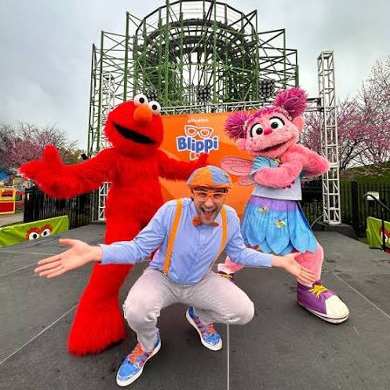 Dining with Elmo and Friends