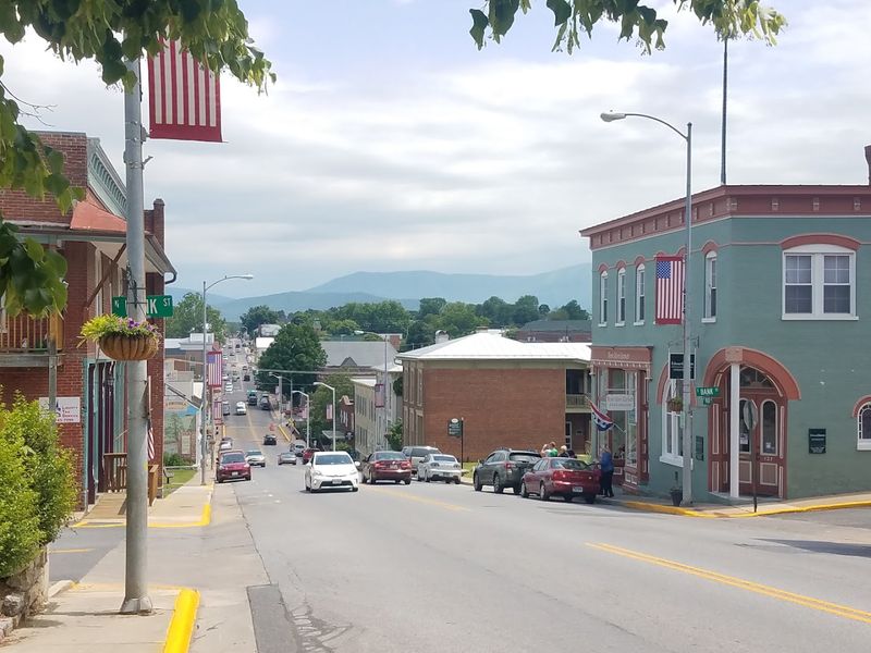 Downtown Luray: Small-Town Charm with Big Character Downtown Luray: Small-Town Charm with Big Character