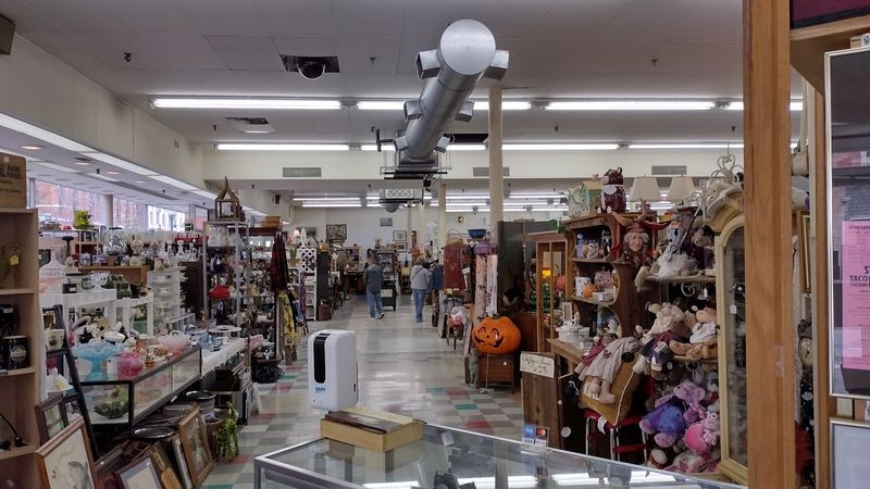 Dozens of Independent Vendors Under One Roof Dozens of Independent Vendors Under One Roof