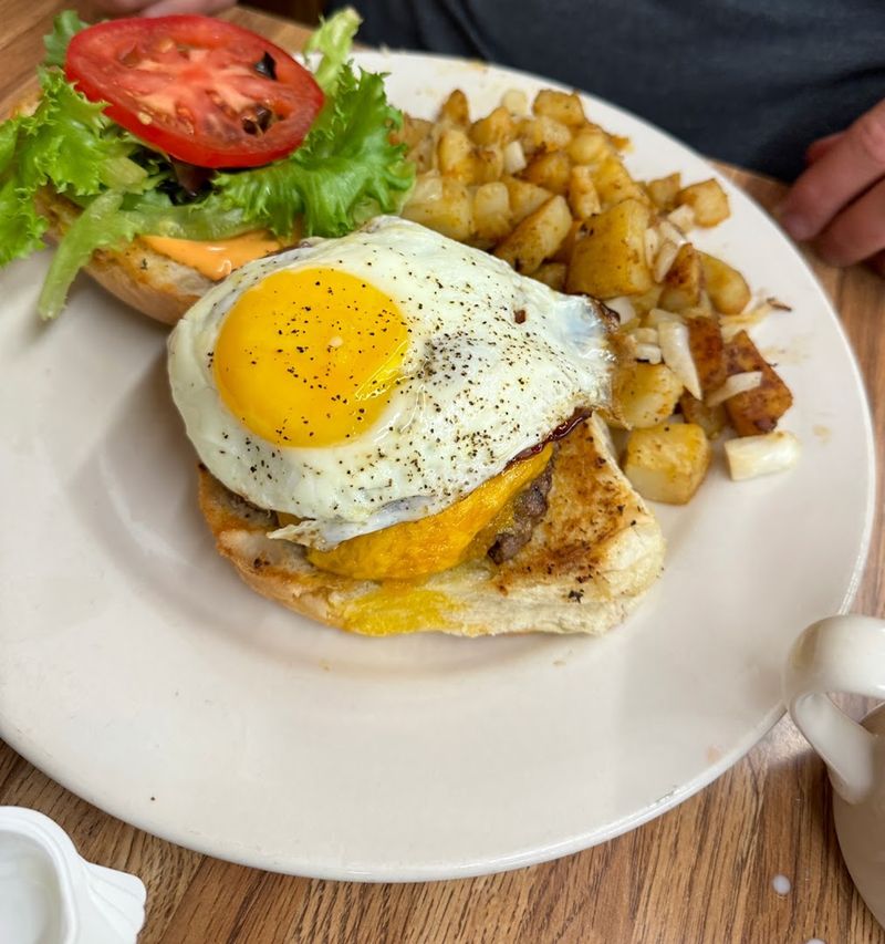 Eggs With Kielbasa and Home Fries Eggs With Kielbasa and Home Fries