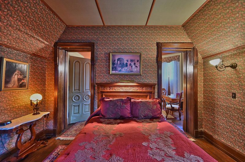 Elegantly Appointed Guest Rooms and Suites