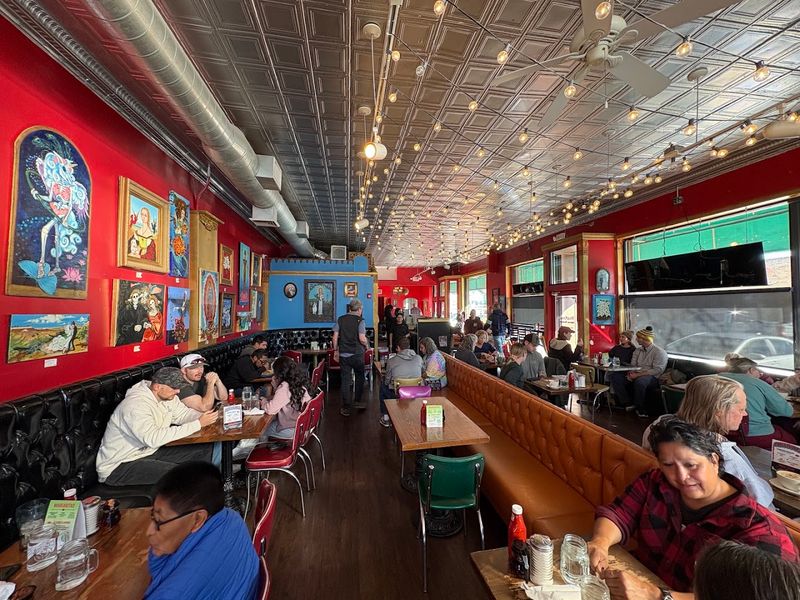 Exceptional Service That Turns First-Time Visitors Into Regulars
