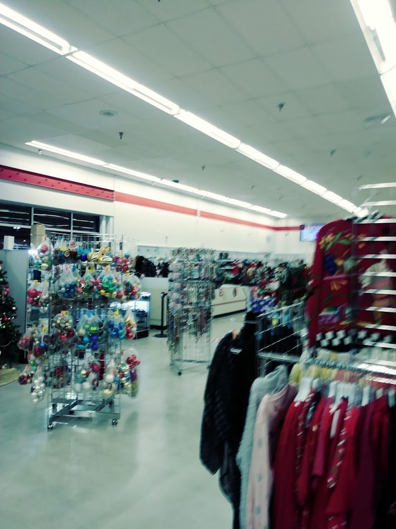 Extended Weekday Hours for the Busy Shopper Extended Weekday Hours for the Busy Shopper