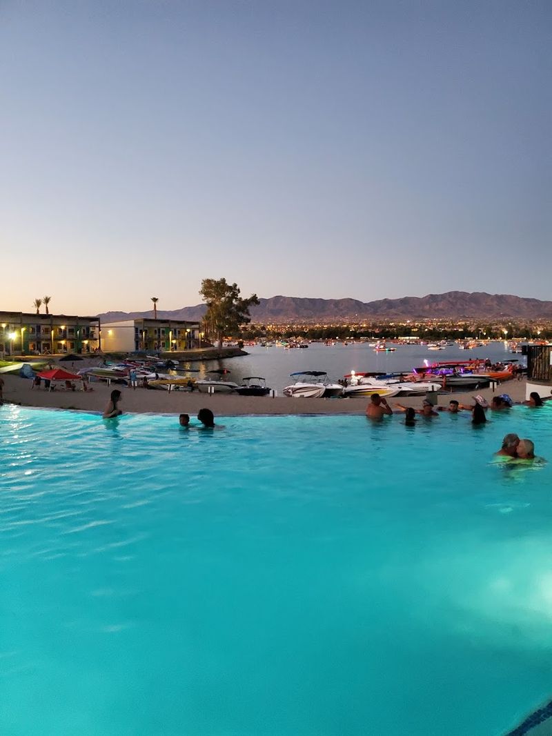 Extended Weekend Hours for Night Owls and Party Lovers