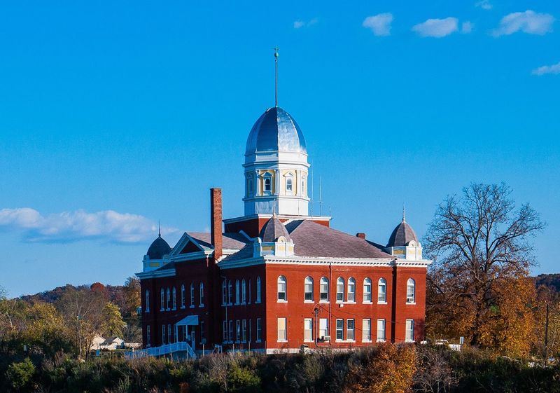 Fall Foliage That Transforms the Town Into Pure Magic