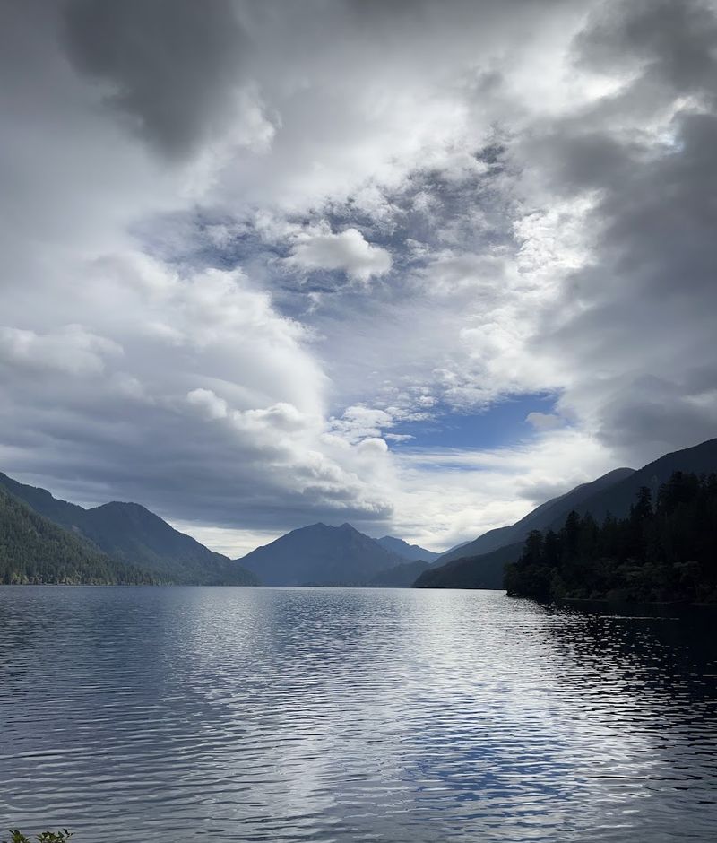 Fall and Winter Visits: A Quieter, More Peaceful Side of the Lake