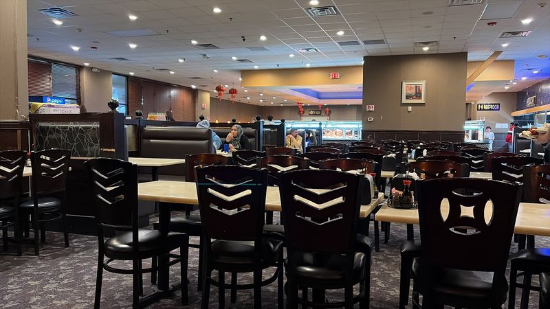 Family-Friendly Atmosphere and Group Dining Appeal Family-Friendly Atmosphere and Group Dining Appeal