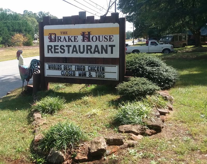 Farm-to-Table Dining and Local Eateries