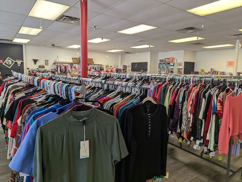 Flat-Rate Clothing Pricing That Eliminates Brand Bias Flat-Rate Clothing Pricing That Eliminates Brand Bias