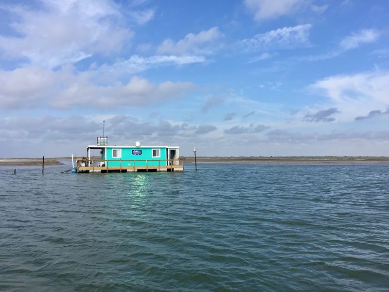 Floating Cabins That Feel Like Home on the Water Floating Cabins That Feel Like Home on the Water