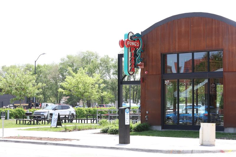 Fong's Pizza - Des Moines, Iowa Fong's Pizza - Des Moines, Iowa