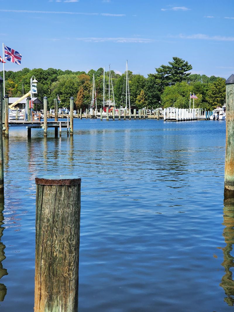 Fresh Crab and Waterfront Dining Done the Right Way Fresh Crab and Waterfront Dining Done the Right Way