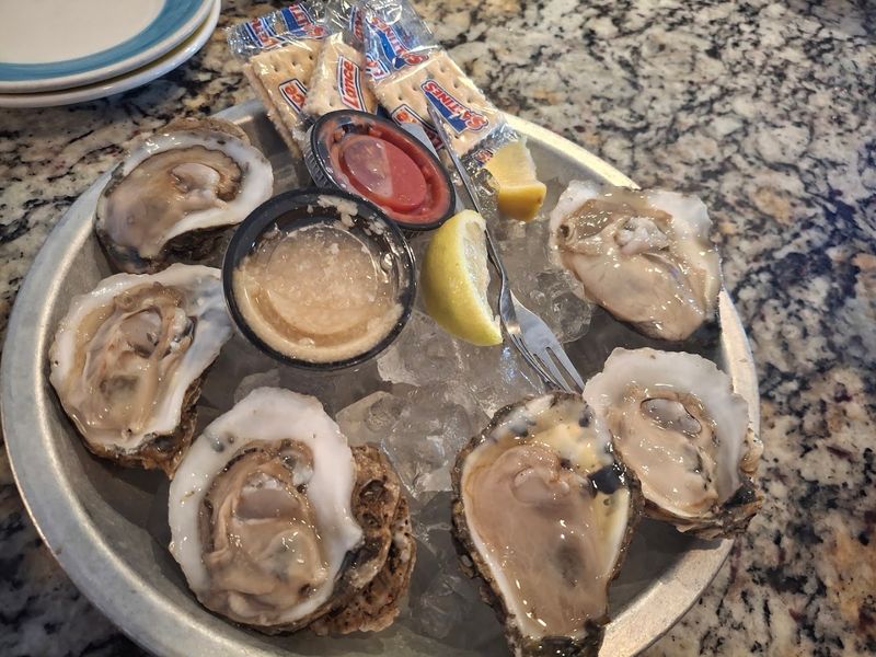 Fresh Oysters at the Raw Bar: A Classic Done Right Fresh Oysters at the Raw Bar: A Classic Done Right