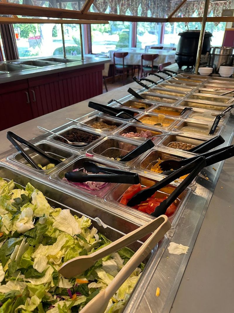 Fresh and Fully Stocked Salad Bar