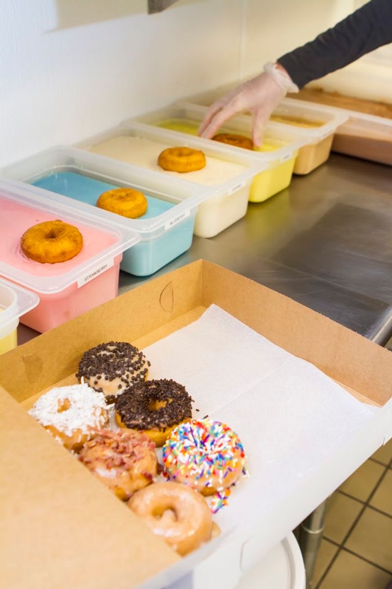 Fresh-to-Order Donuts That Come Out Piping Hot