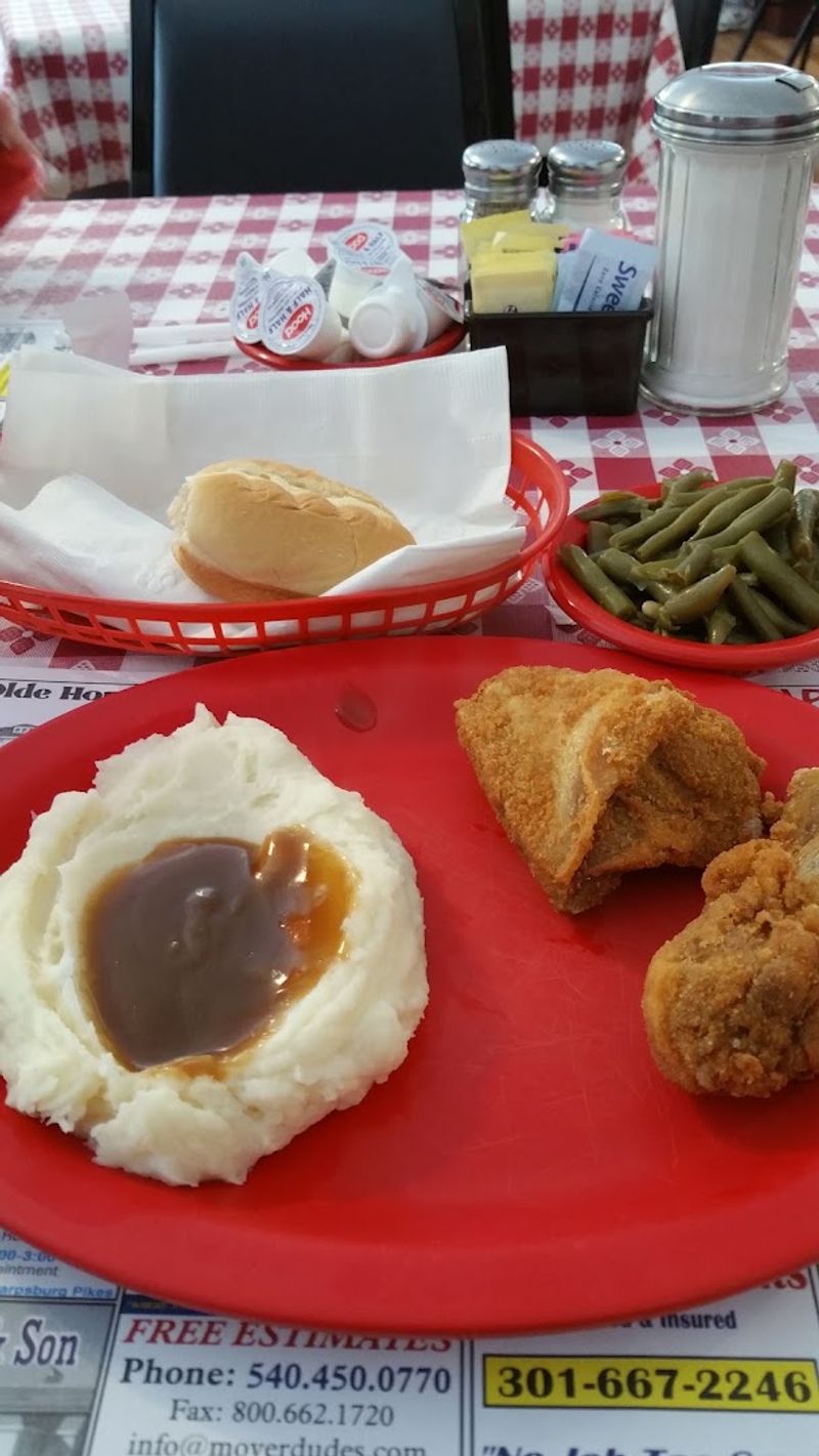 Fried Chicken That Brings Back Memories of Sunday Dinners Fried Chicken That Brings Back Memories of Sunday Dinners