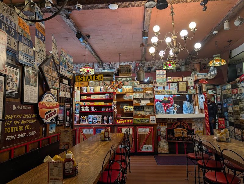 Friendly, Attentive Service That Regulars Rave About Friendly, Attentive Service That Regulars Rave About