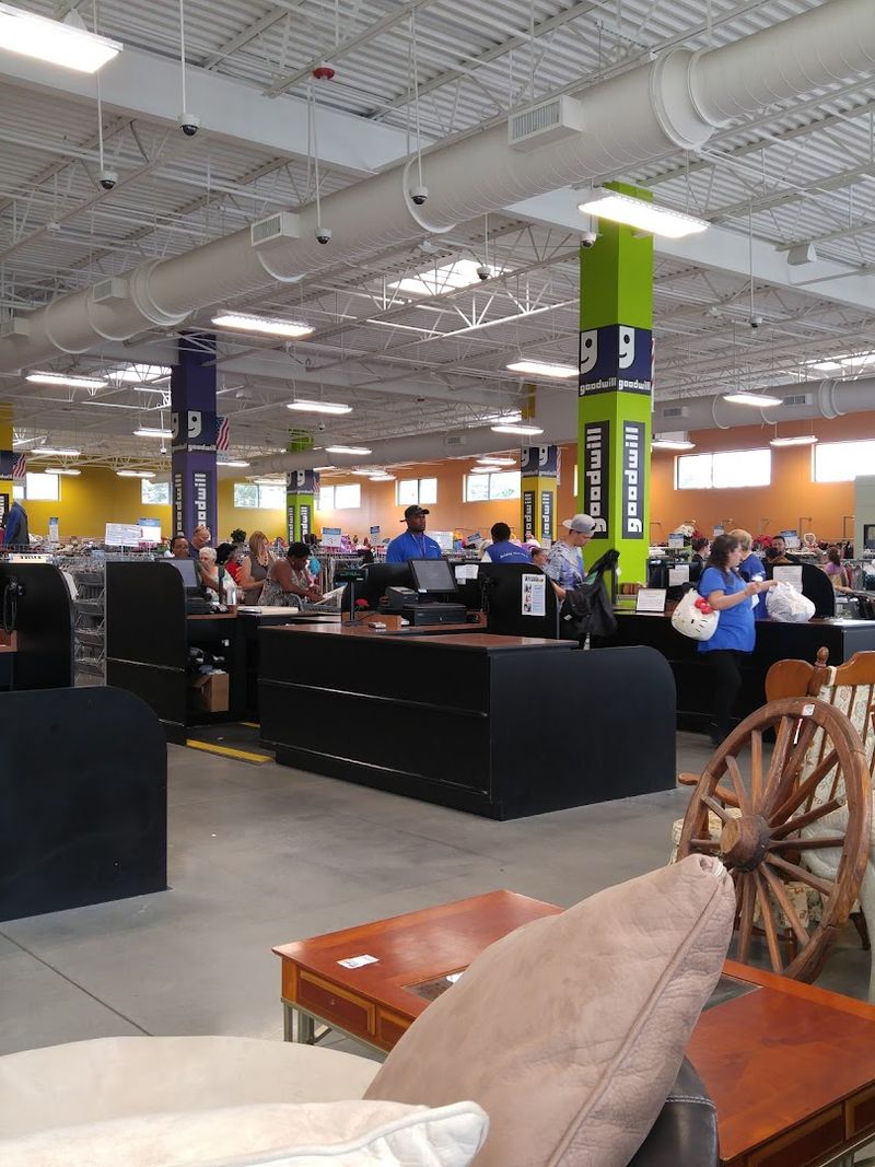 Friendly Staff and Fast Checkout Friendly Staff and Fast Checkout