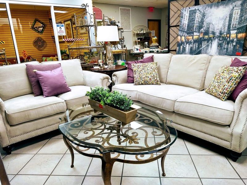 Furniture Finds That Could Rival Retail Stores Furniture Finds That Could Rival Retail Stores