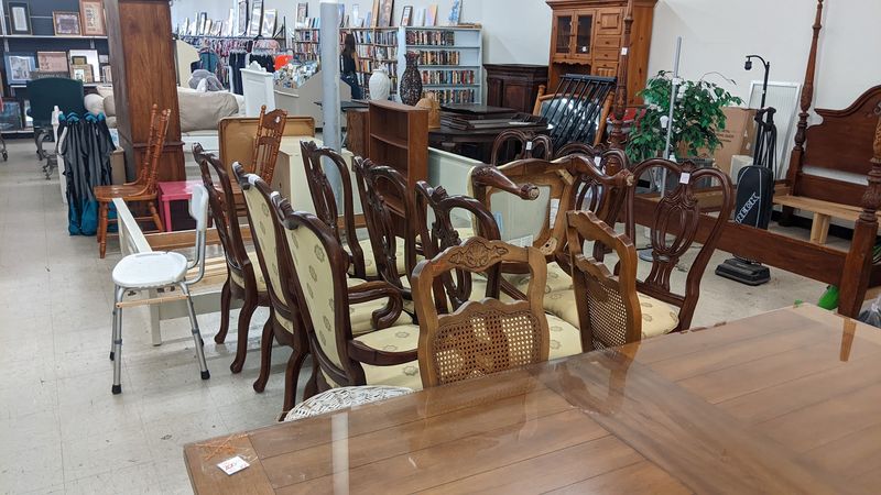 Furniture Finds That Furnish a Whole Room for Less Furniture Finds That Furnish a Whole Room for Less