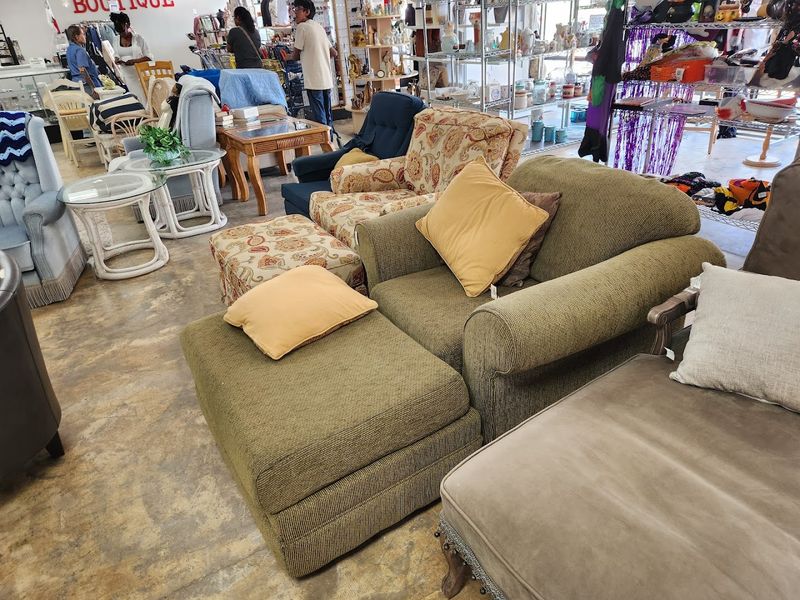 Furniture Finds That Other Thrift Stores Simply Cannot Match Furniture Finds That Other Thrift Stores Simply Cannot Match