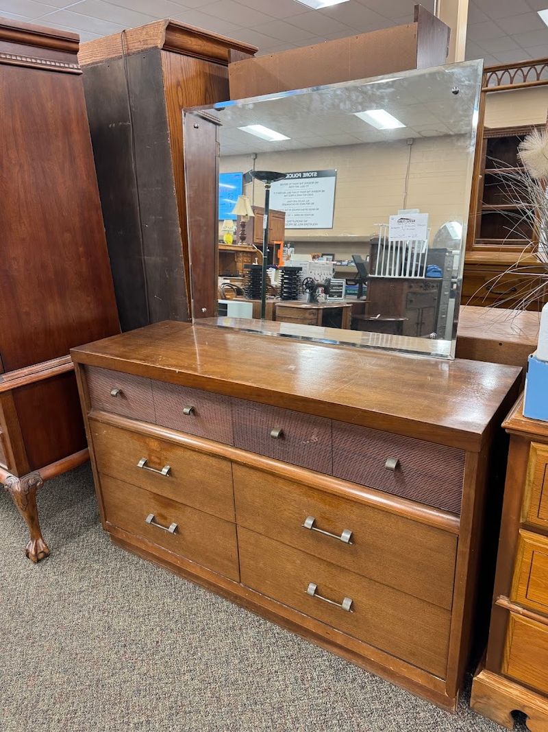 Furniture Finds That Would Make Any Interior Designer Jealous Furniture Finds That Would Make Any Interior Designer Jealous