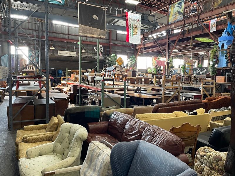 Furniture Finds That Wow on a Budget Furniture Finds That Wow on a Budget