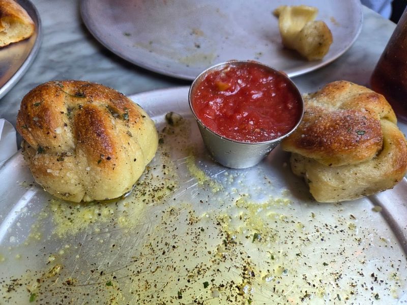 Garlic Knots That Deserve Their Own Fan Club