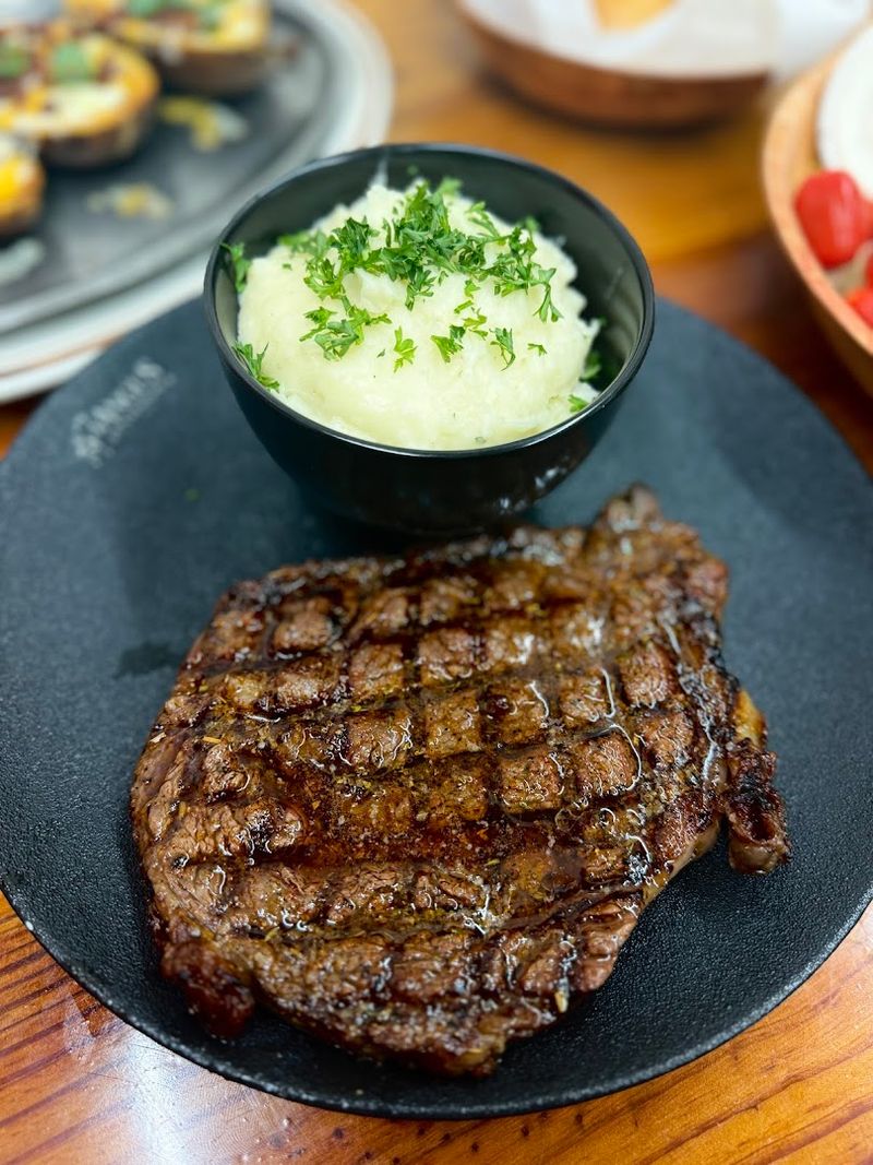 Garlic Mashed Potatoes That Steal the Show